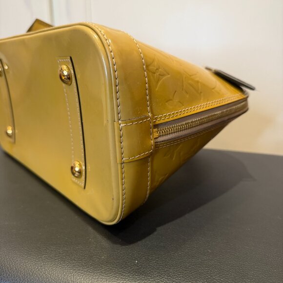 LOUIS VUITTON Monogram Vernis Alma Hand Bag Golden COA incl. - Picture 10 of 16